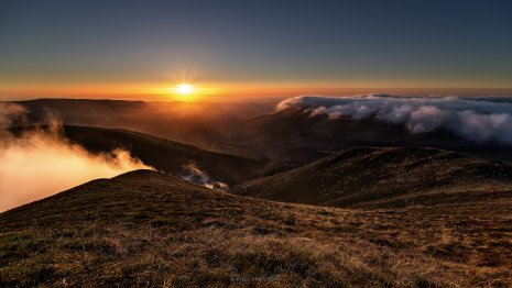 Coucher de soleil massif du Sancy mer de nuages