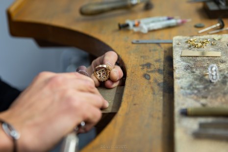 travail atelier bijouterie Pélissier la Régence