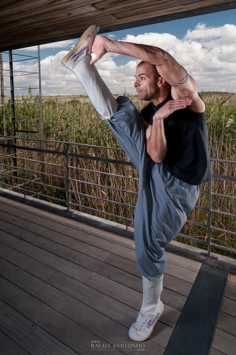 Kung fu kick Helio Barreto