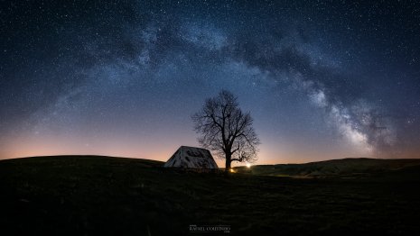 panoramique voie lactée buron arbre Cézallier Auvergne