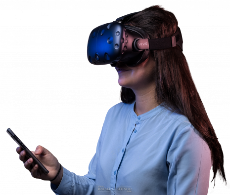 réalité virtuelle, femme avec casque HTC Vive