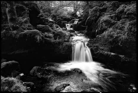 photo argentique noir et blanc cascade