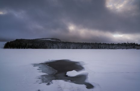 lac de Servières gelé Auvergne