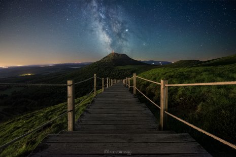 Puy de Dôme depuis le Puy de Pariou voie lactée Auvergne Rafael Coutinho