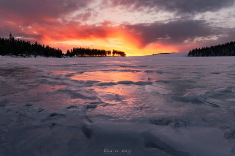 lac de Servières gelé lever de soleil Auvergne