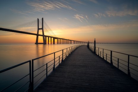 Pont Vasco de Gama au lever du soleil Portugal Lisbonne